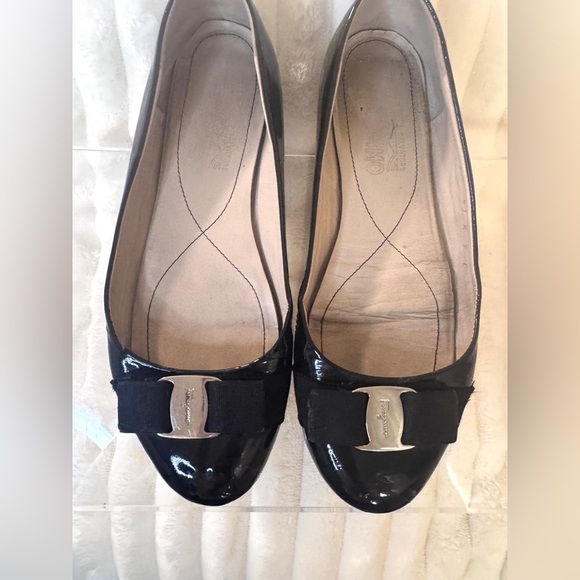 Salvatore Ferragamo Black Patent Flats with Bow - Picture 2 of 6